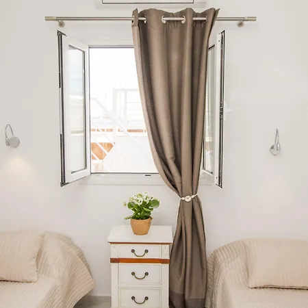 Onar - Onar Collection * Oia (Santorini)