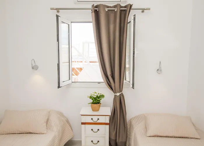 Onar - Onar Collection * Oia (Santorini)